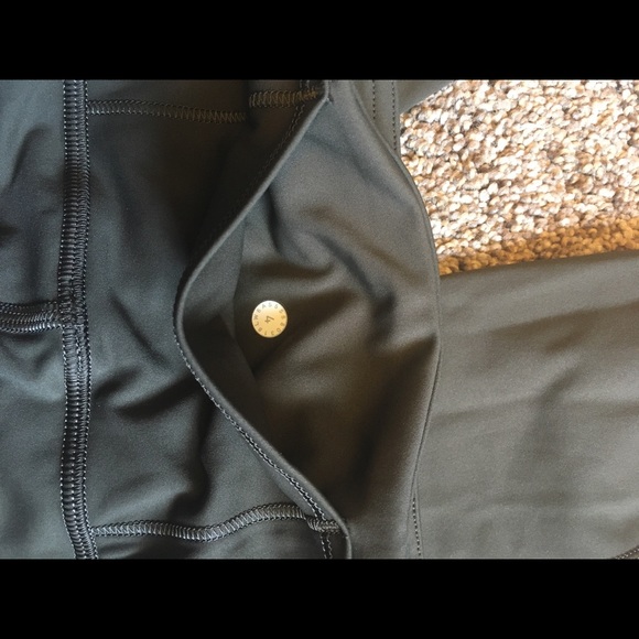 Fast and Free Lululemon leggings - Picture 7 of 8